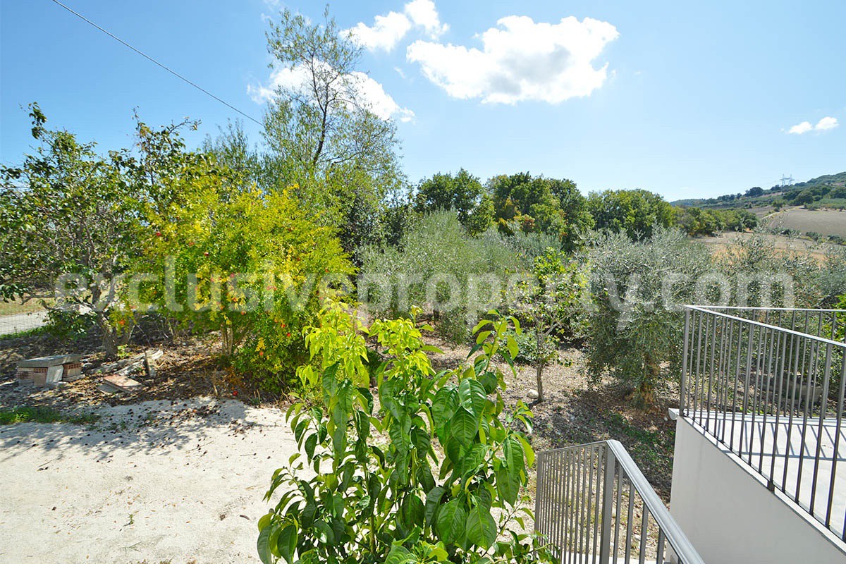 Farmhouse with 11 hectares for sale in Molise in Italy - Suitable for horses