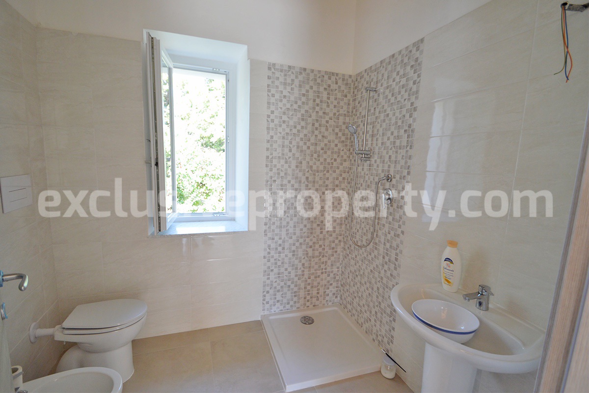 Farmhouse with 11 hectares for sale in Molise in Italy - Suitable for horses