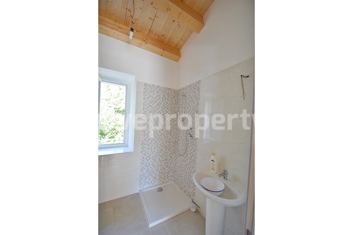 Farmhouse with 11 hectares for sale in Molise in Italy - Suitable for horses