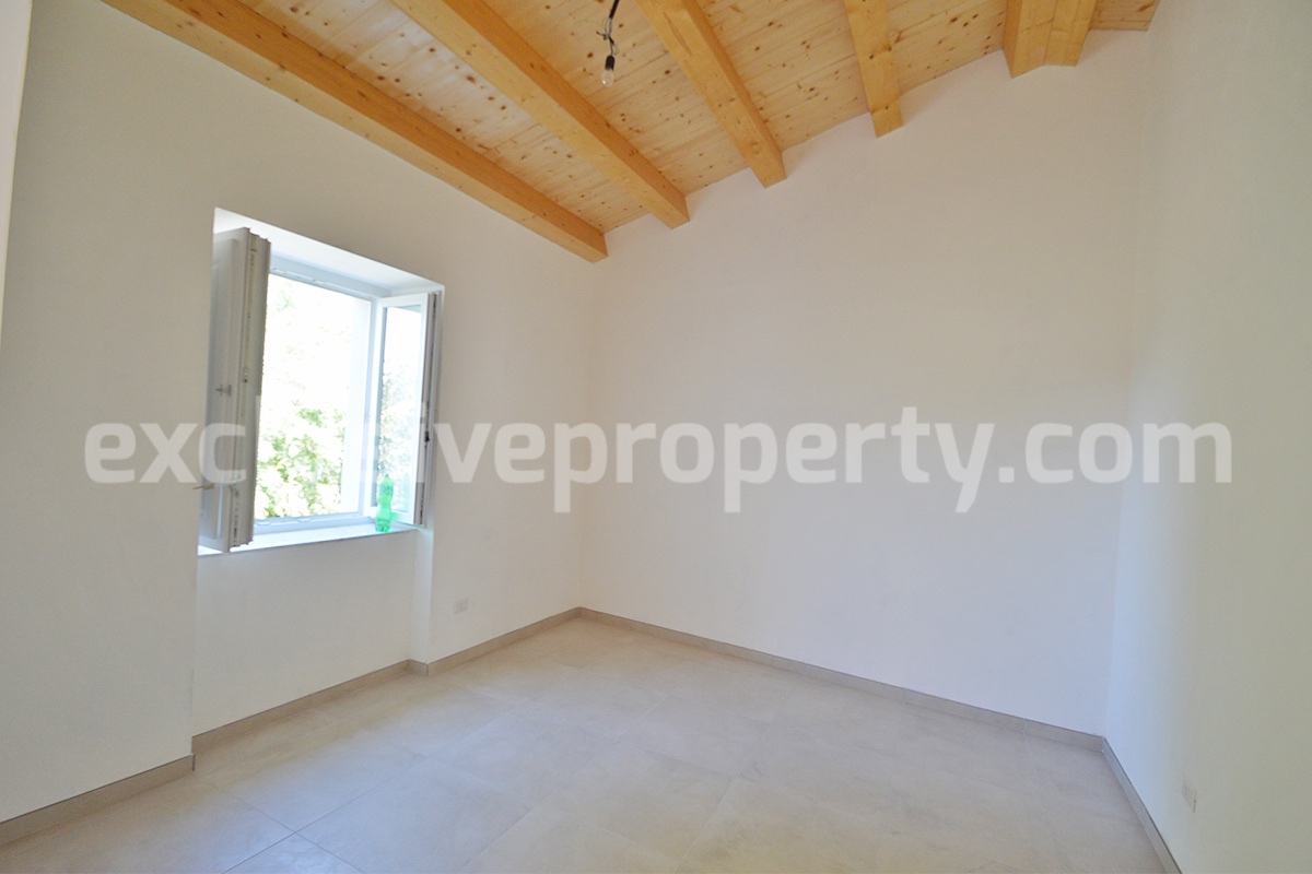 Farmhouse with 11 hectares for sale in Molise in Italy - Suitable for horses