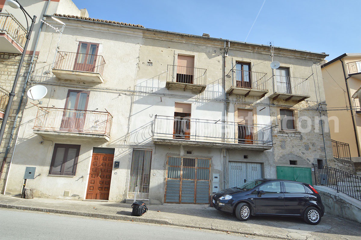 Stone Townhouse for Sale in Tufillo - Abruzzo - Balcony Garden and Courtyard