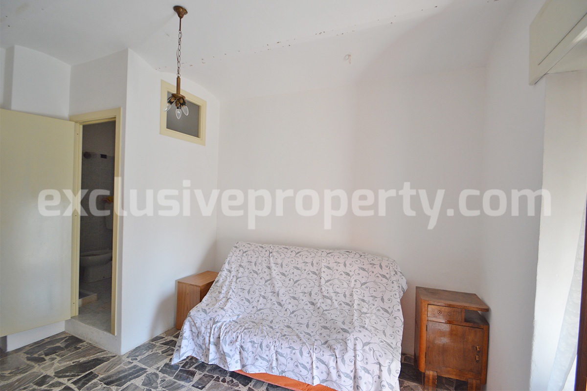 Stone Townhouse for Sale in Tufillo - Abruzzo - Balcony Garden and Courtyard