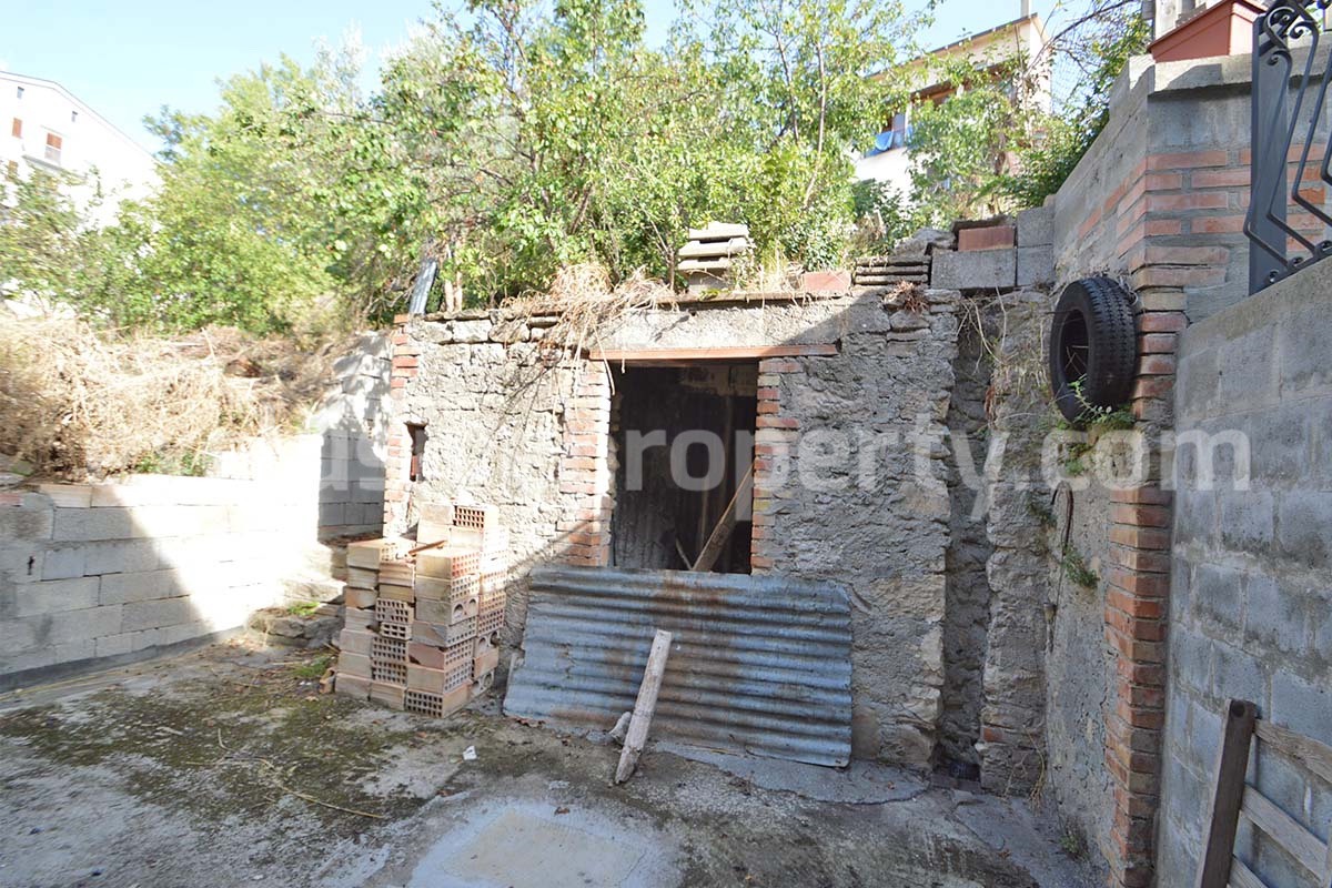 Stone Townhouse for Sale in Tufillo - Abruzzo - Balcony Garden and Courtyard