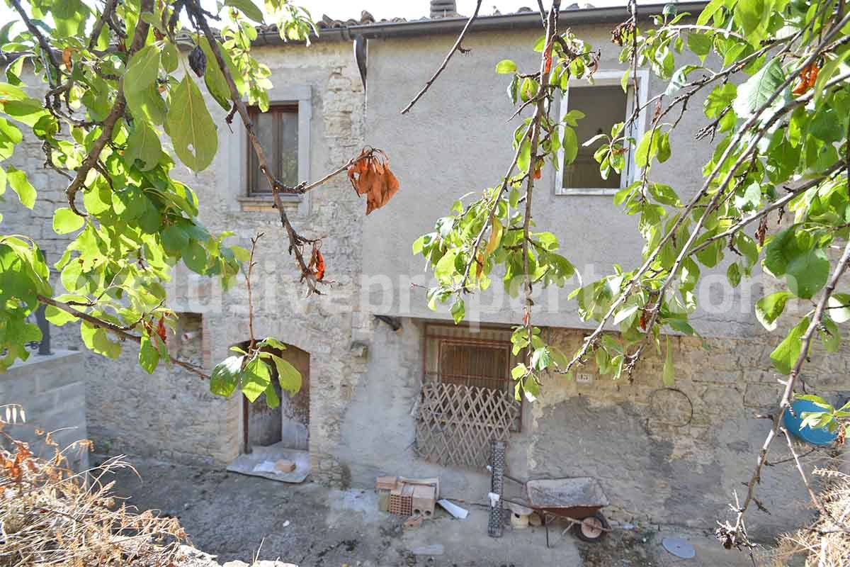 Stone Townhouse for Sale in Tufillo - Abruzzo - Balcony Garden and Courtyard