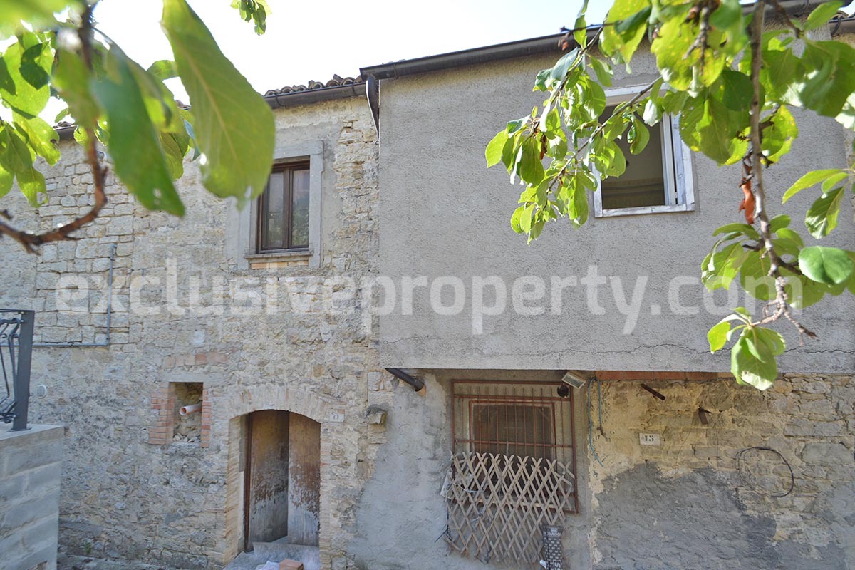 Stone Townhouse for Sale in Tufillo - Abruzzo - Balcony Garden and Courtyard