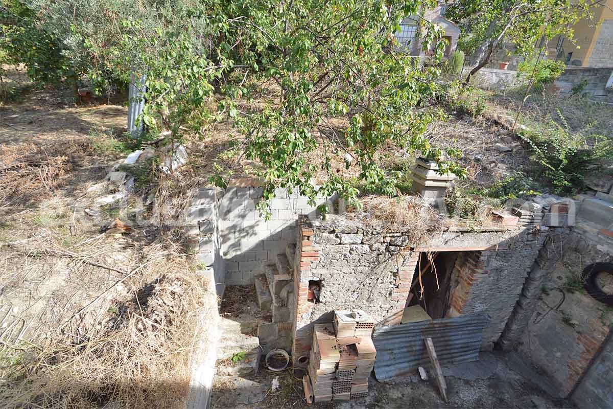 Stone Townhouse for Sale in Tufillo - Abruzzo - Balcony Garden and Courtyard