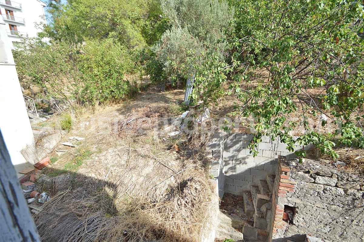 Stone Townhouse for Sale in Tufillo - Abruzzo - Balcony Garden and Courtyard