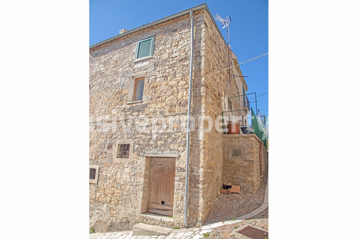 Renovated stone house with outdoor space for sale in Italy - Molise 3