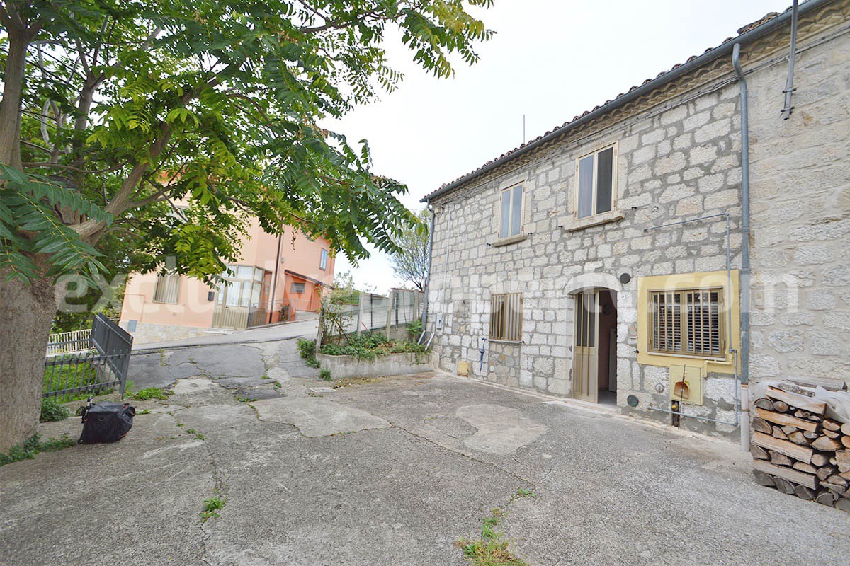 Ancient stone house with outdoor space and panoramic views for sale in Abruzzo - Italy