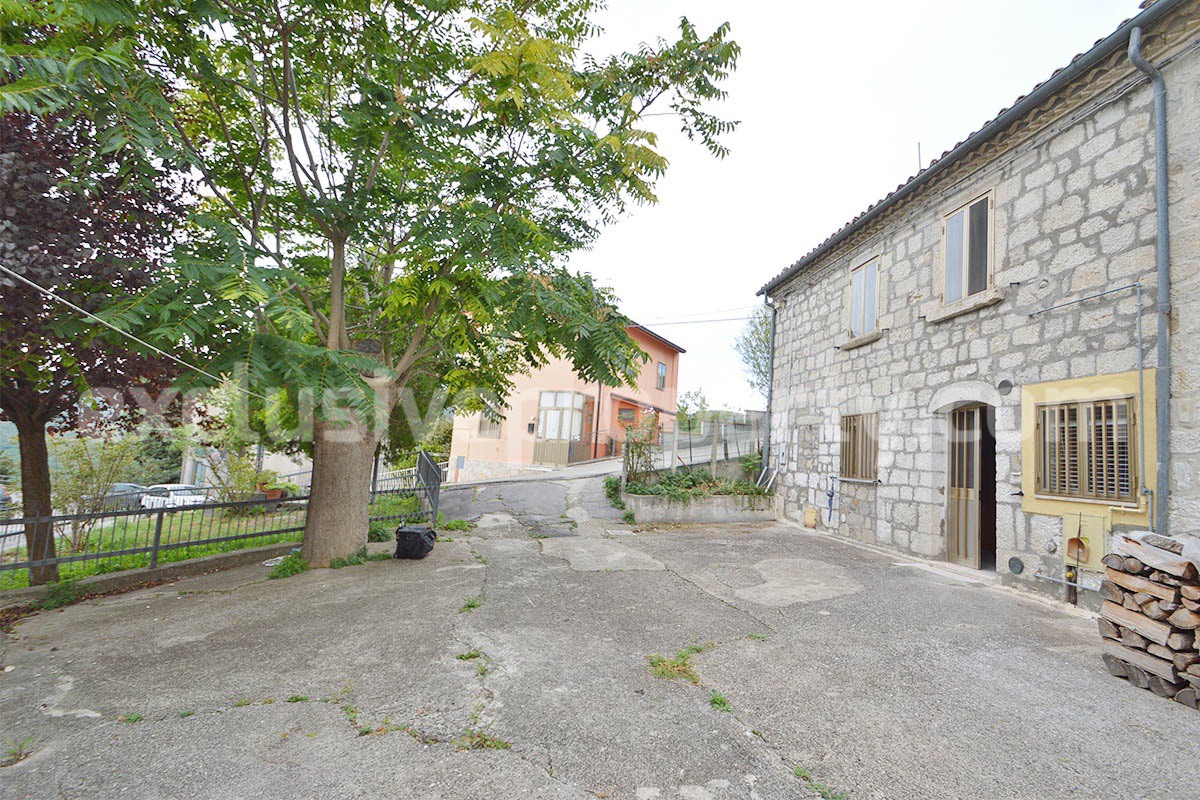 Ancient stone house with outdoor space and panoramic views for sale in Abruzzo - Italy