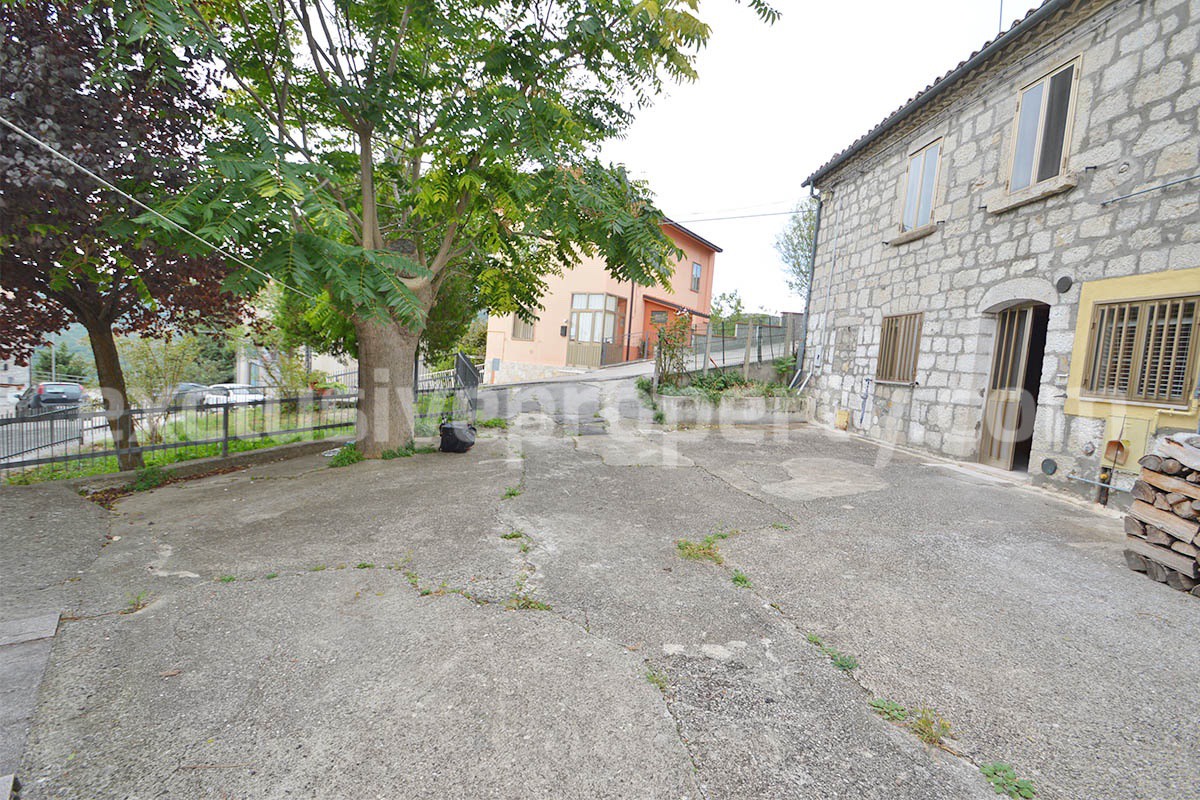Ancient stone house with outdoor space and panoramic views for sale in Abruzzo - Italy