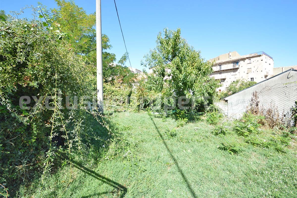 Cozy furnished town house with garden for sale in Castelmauro - Molise - ready to move in