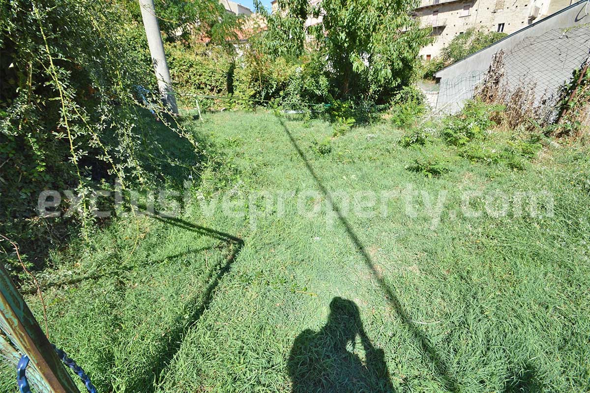 Cozy furnished town house with garden for sale in Castelmauro - Molise - ready to move in