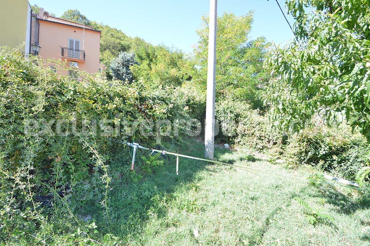 Cozy furnished town house with garden for sale in Castelmauro - Molise - ready to move in