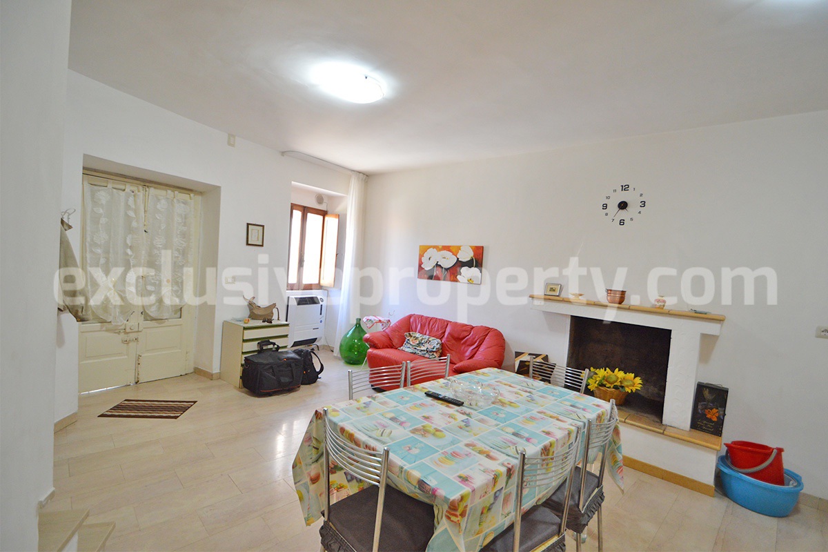 Cozy furnished town house with garden for sale in Castelmauro - Molise - ready to move in