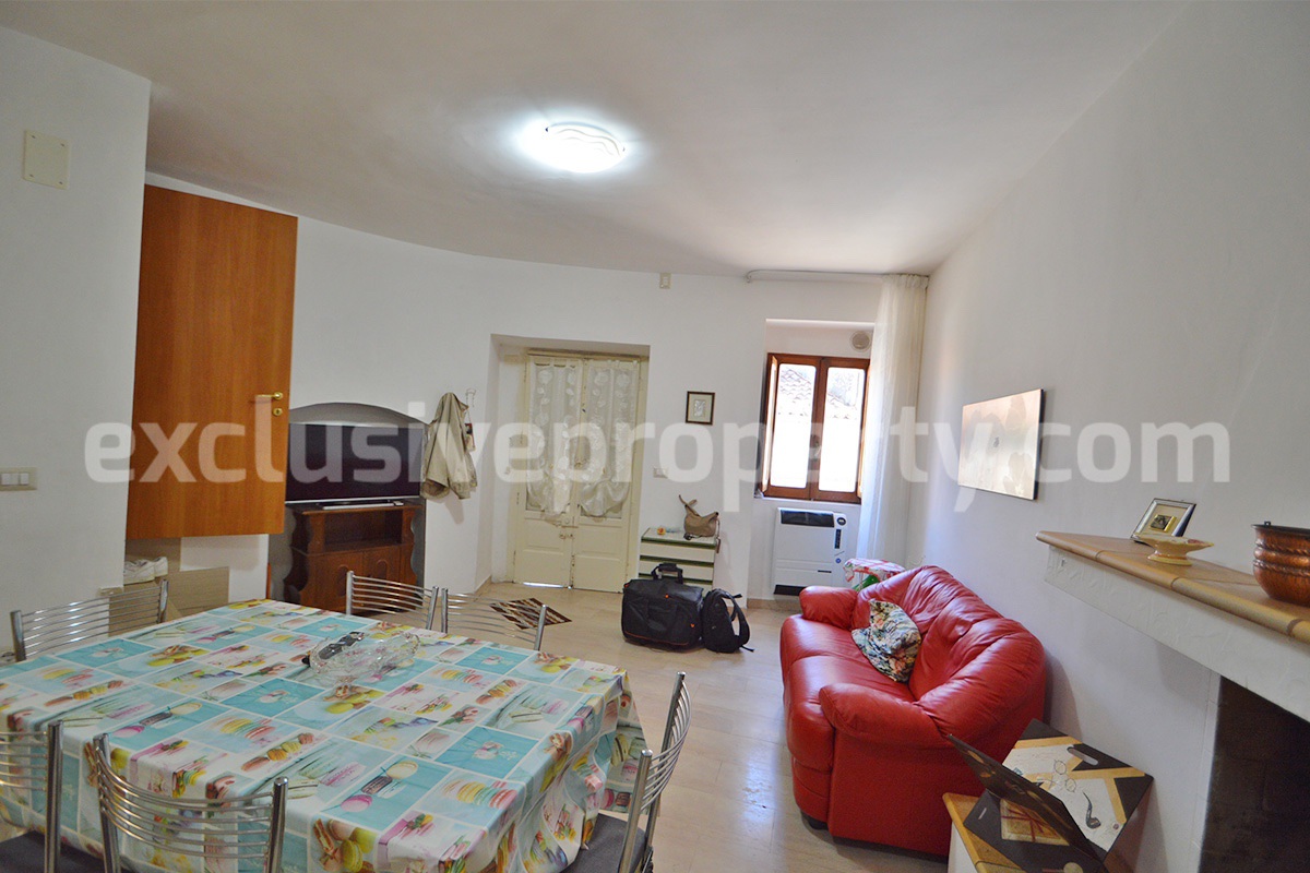 Cozy furnished town house with garden for sale in Castelmauro - Molise - ready to move in