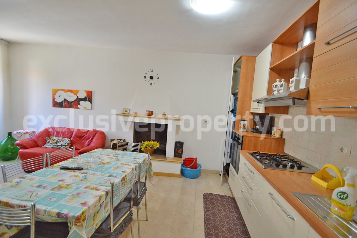 Cozy furnished town house with garden for sale in Castelmauro - Molise - ready to move in