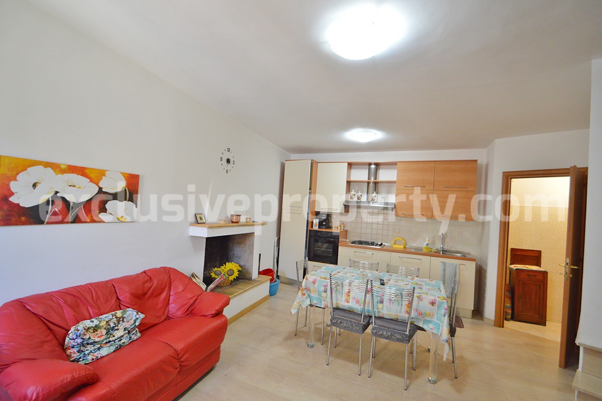 Cozy furnished town house with garden for sale in Castelmauro - Molise - ready to move in