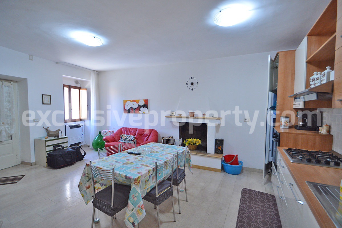 Cozy furnished town house with garden for sale in Castelmauro - Molise - ready to move in
