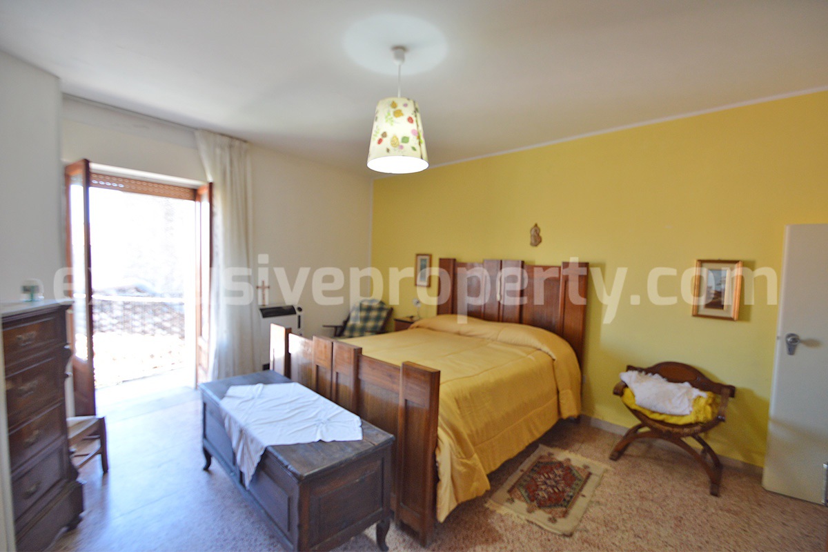 Cozy furnished town house with garden for sale in Castelmauro - Molise - ready to move in