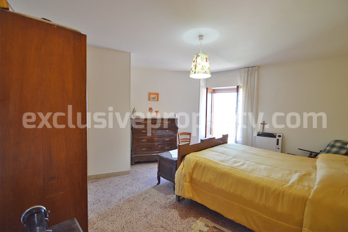 Cozy furnished town house with garden for sale in Castelmauro - Molise - ready to move in