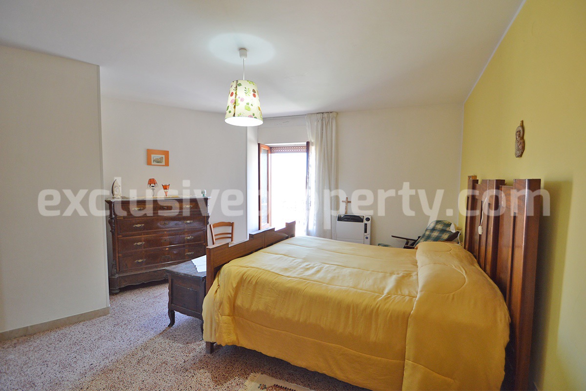 Cozy furnished town house with garden for sale in Castelmauro - Molise - ready to move in