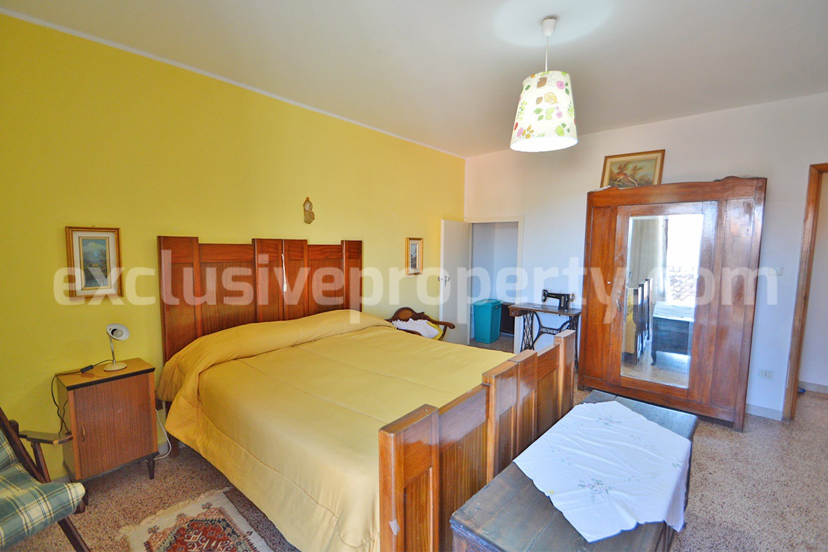 Cozy furnished town house with garden for sale in Castelmauro - Molise - ready to move in