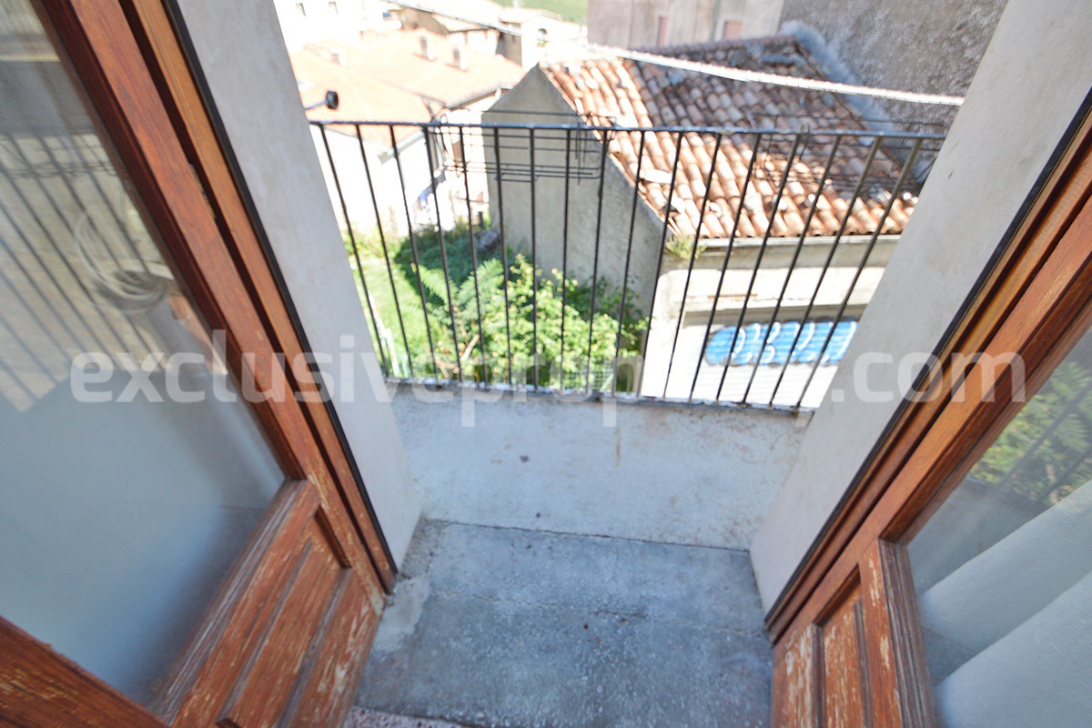 Cozy furnished town house with garden for sale in Castelmauro - Molise - ready to move in