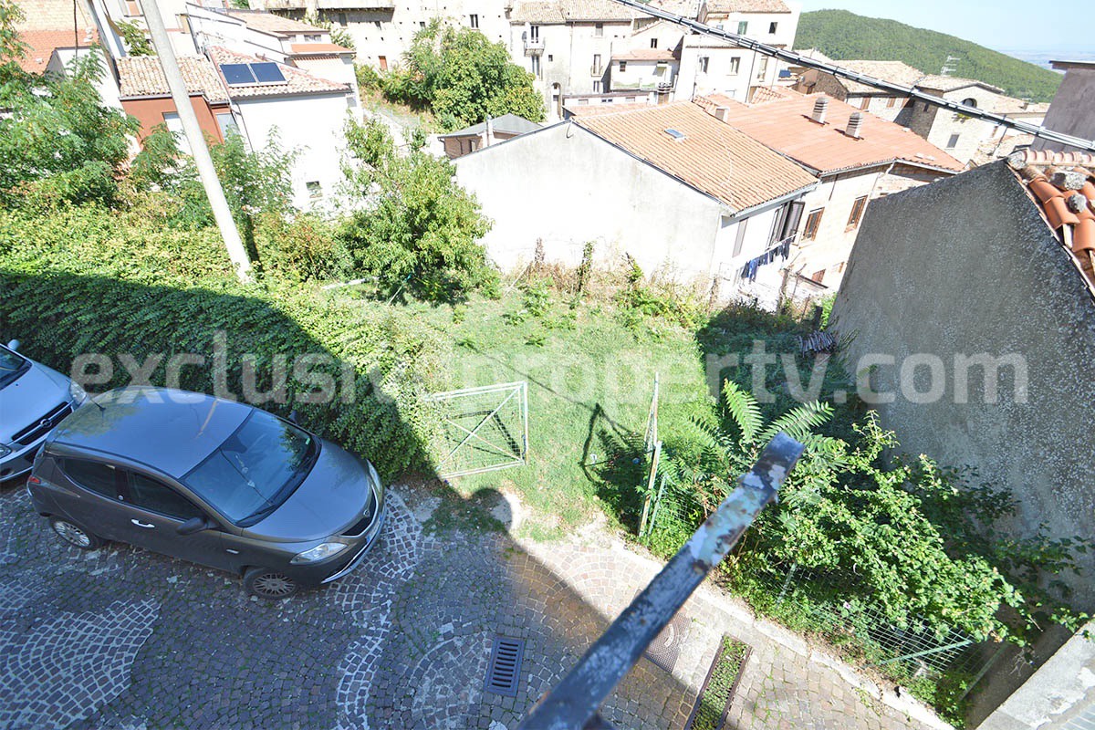 Cozy furnished town house with garden for sale in Castelmauro - Molise - ready to move in