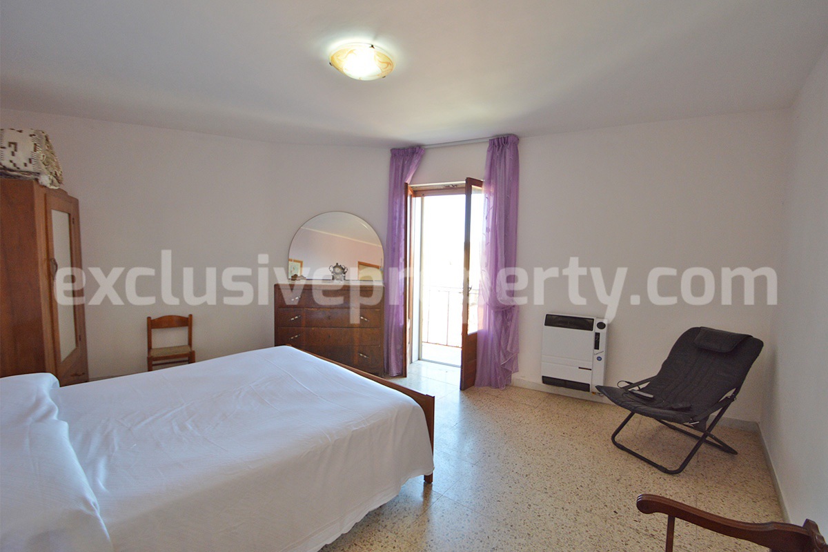 Cozy furnished town house with garden for sale in Castelmauro - Molise - ready to move in