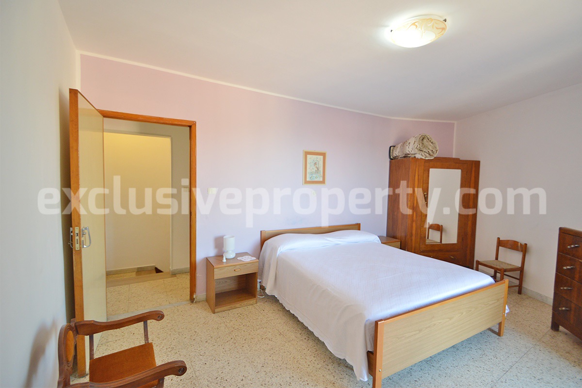 Cozy furnished town house with garden for sale in Castelmauro - Molise - ready to move in