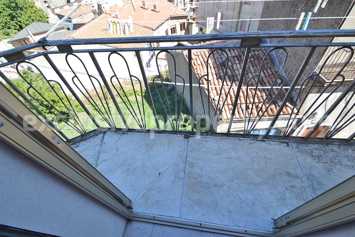 Cozy furnished town house with garden for sale in Castelmauro - Molise - ready to move in