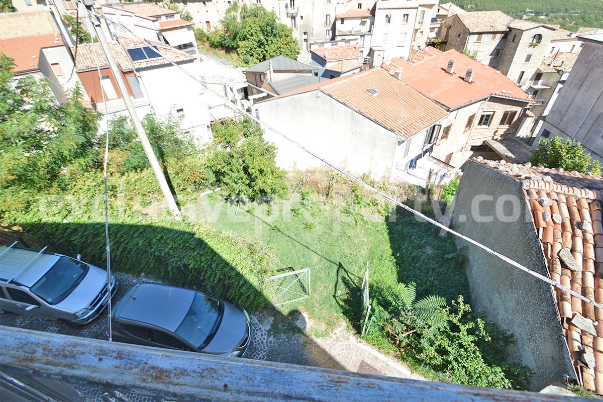 Cozy furnished town house with garden for sale in Castelmauro - Molise - ready to move in