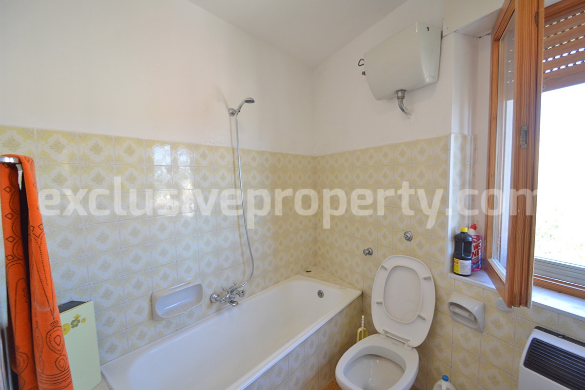 Cozy furnished town house with garden for sale in Castelmauro - Molise - ready to move in