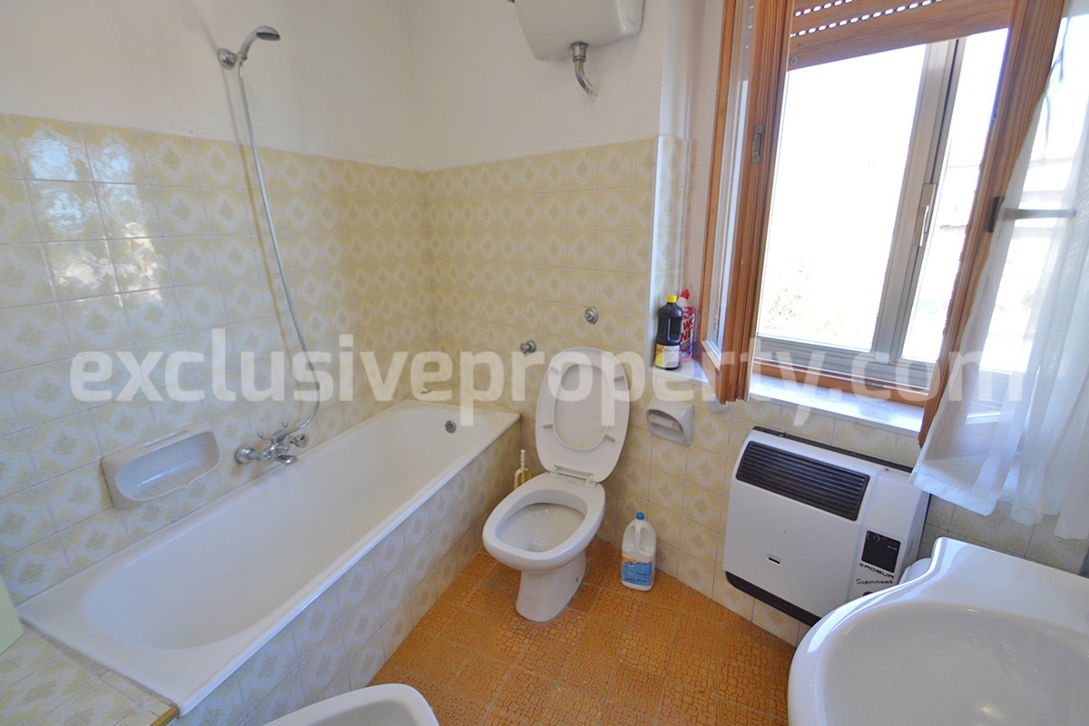 Cozy furnished town house with garden for sale in Castelmauro - Molise - ready to move in