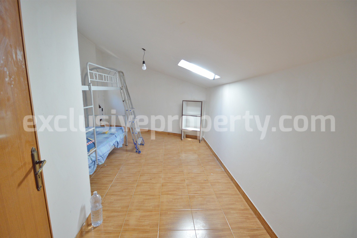 Cozy furnished town house with garden for sale in Castelmauro - Molise - ready to move in