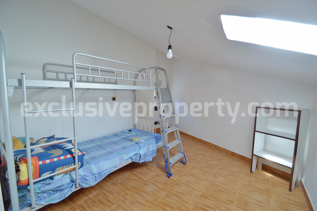 Cozy furnished town house with garden for sale in Castelmauro - Molise - ready to move in