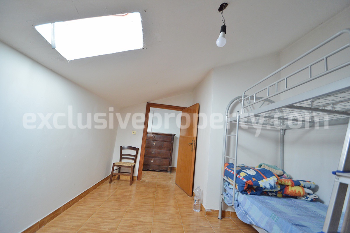 Cozy furnished town house with garden for sale in Castelmauro - Molise - ready to move in