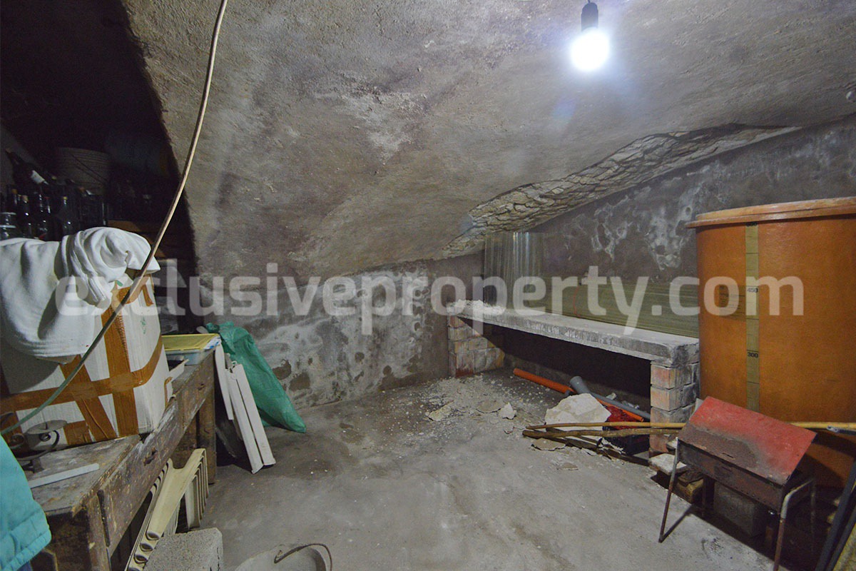 Cozy furnished town house with garden for sale in Castelmauro - Molise - ready to move in