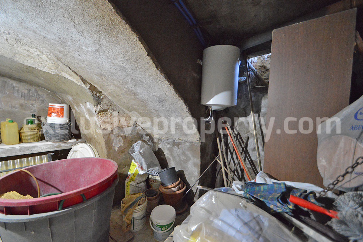 Cozy furnished town house with garden for sale in Castelmauro - Molise - ready to move in