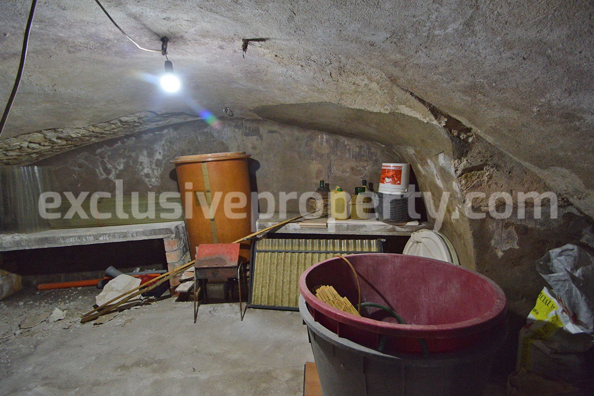 Cozy furnished town house with garden for sale in Castelmauro - Molise - ready to move in