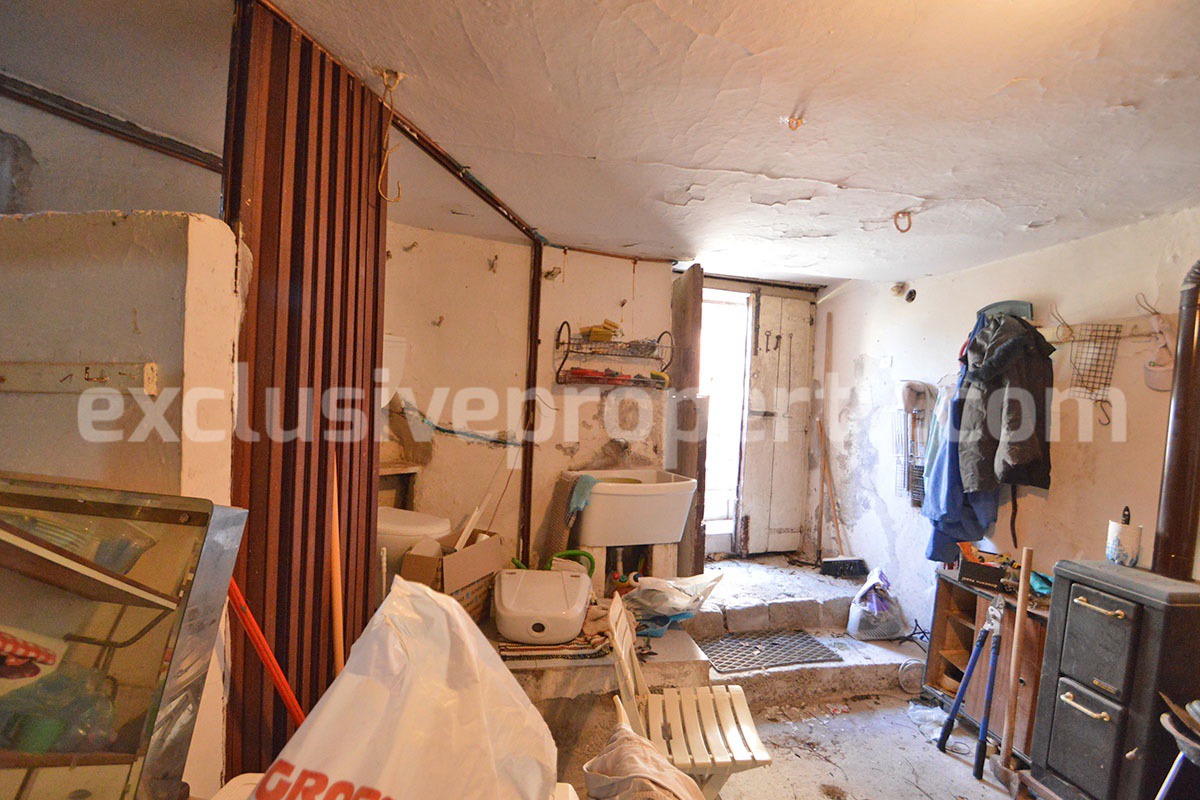 Cozy furnished town house with garden for sale in Castelmauro - Molise - ready to move in