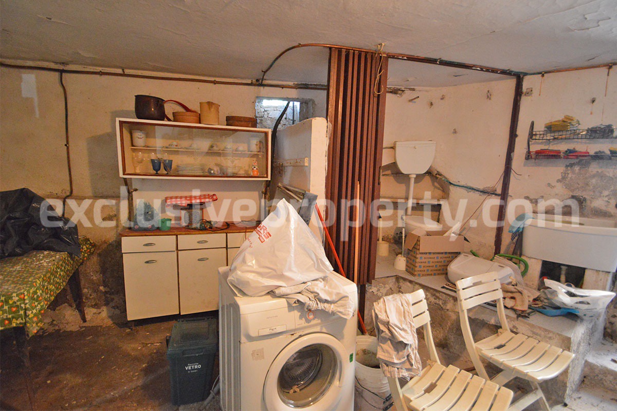 Cozy furnished town house with garden for sale in Castelmauro - Molise - ready to move in