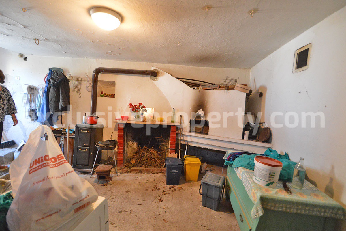 Cozy furnished town house with garden for sale in Castelmauro - Molise - ready to move in