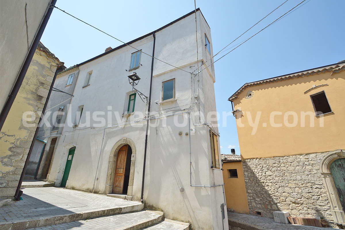 Historical town house with panoramic terrace and sea view for sale in Montefalcone del Sannio - Molise