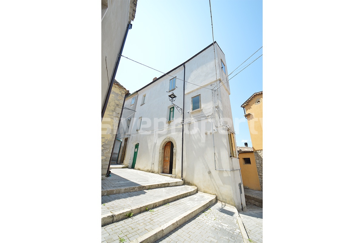 Historical town house with panoramic terrace and sea view for sale in Montefalcone del Sannio - Molise