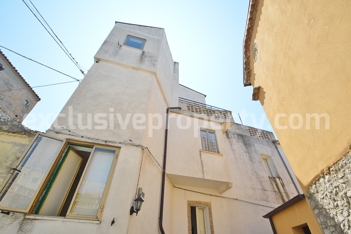 Historical town house with panoramic terrace and sea view for sale in Montefalcone del Sannio - Molise