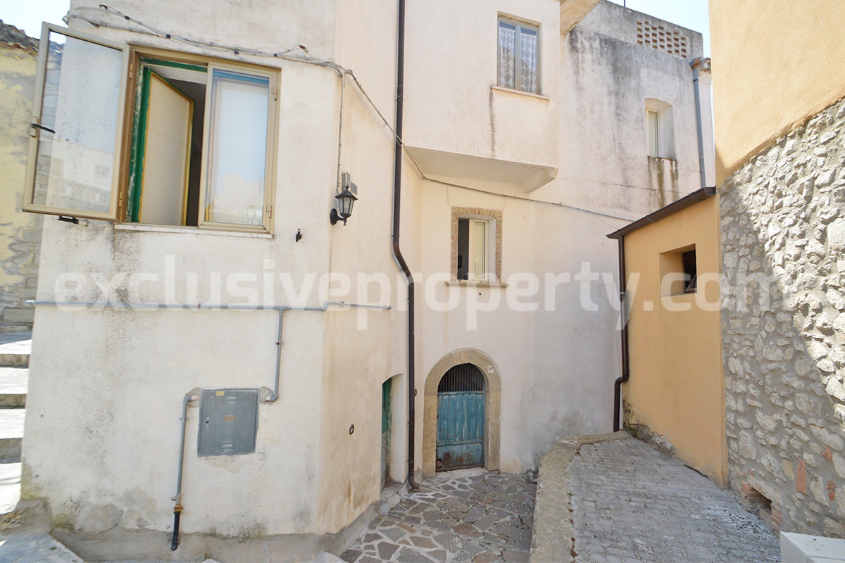 Historical town house with panoramic terrace and sea view for sale in Montefalcone del Sannio - Molise