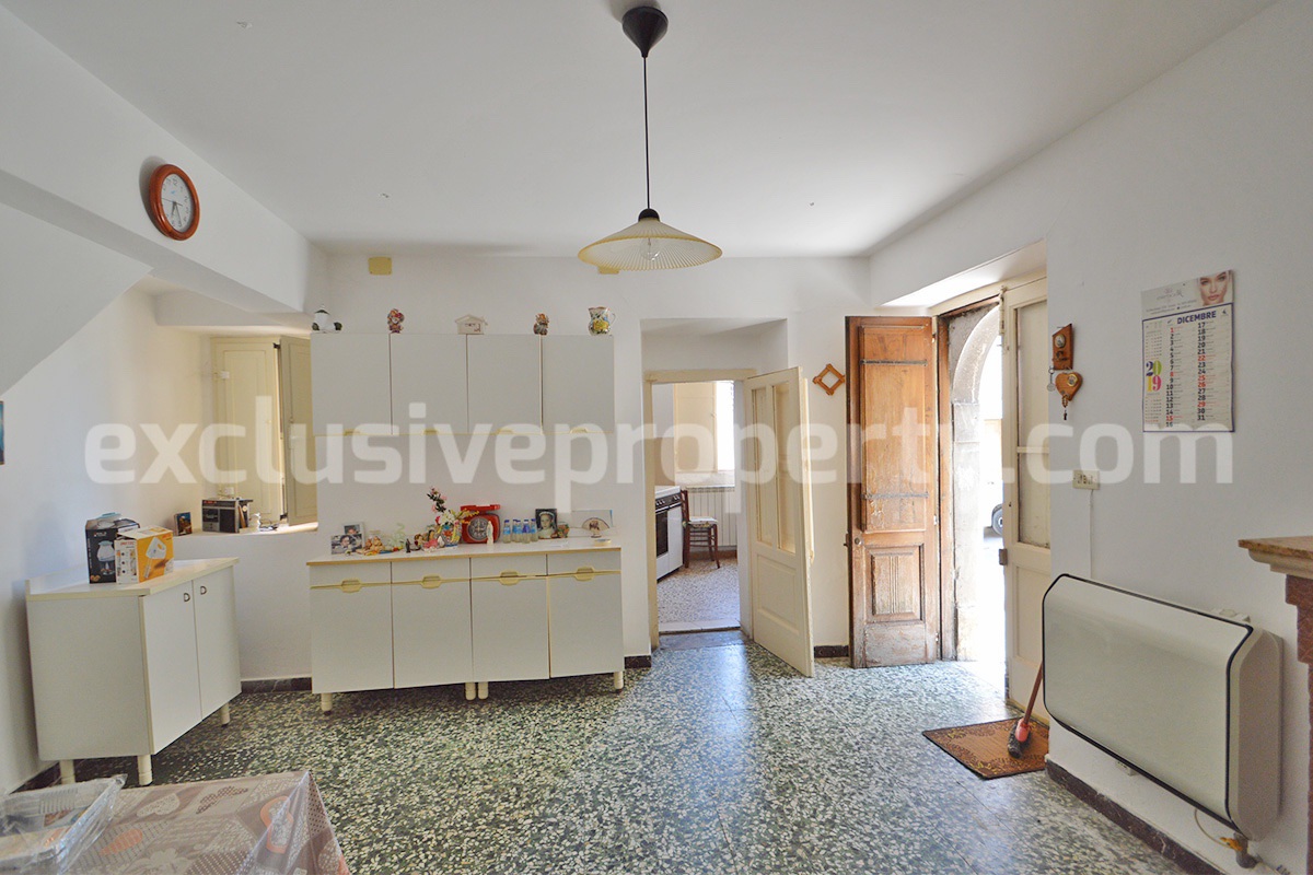 Historical town house with panoramic terrace and sea view for sale in Montefalcone del Sannio - Molise