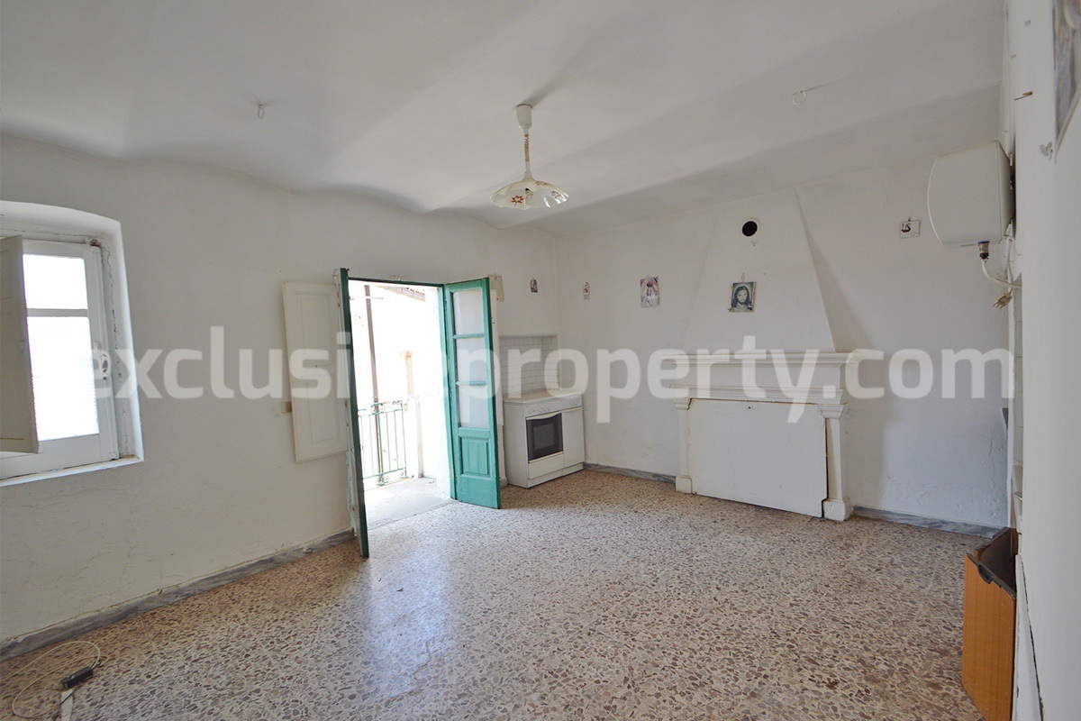 Historical town house with panoramic terrace and sea view for sale in Montefalcone del Sannio - Molise